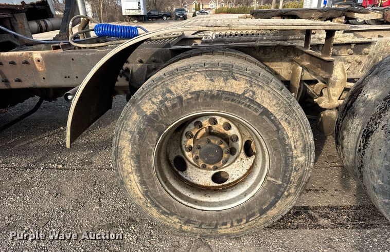 image for item DH9748 1999 Mack CH613 semi truck