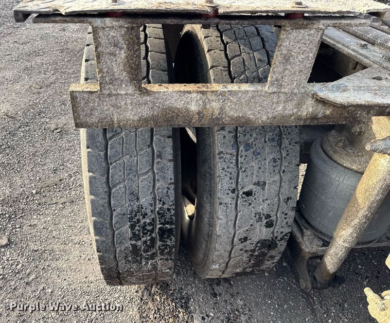 image for item DH9748 1999 Mack CH613 semi truck