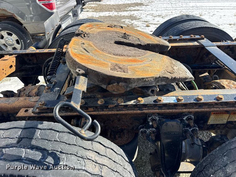 image for item DH9763 2014 Freightliner Cascadia semi truck