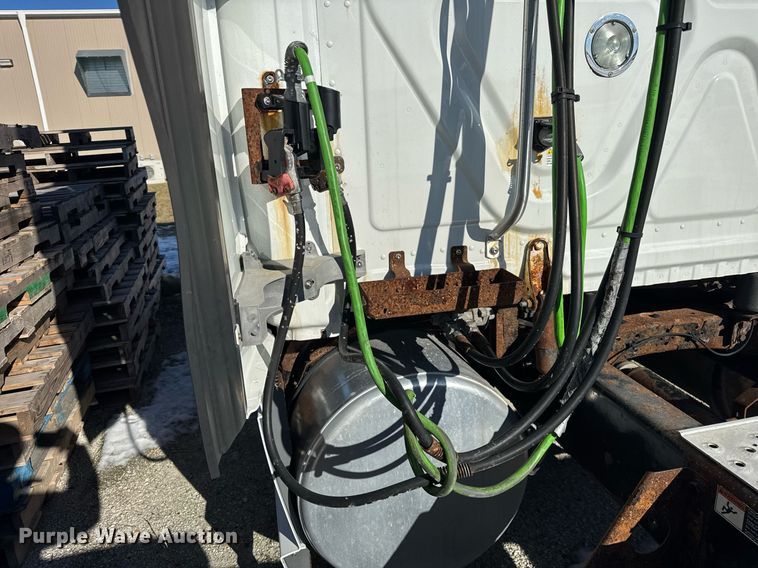 image for item DH9763 2014 Freightliner Cascadia semi truck