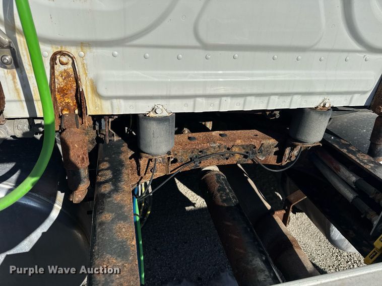 image for item DH9763 2014 Freightliner Cascadia semi truck