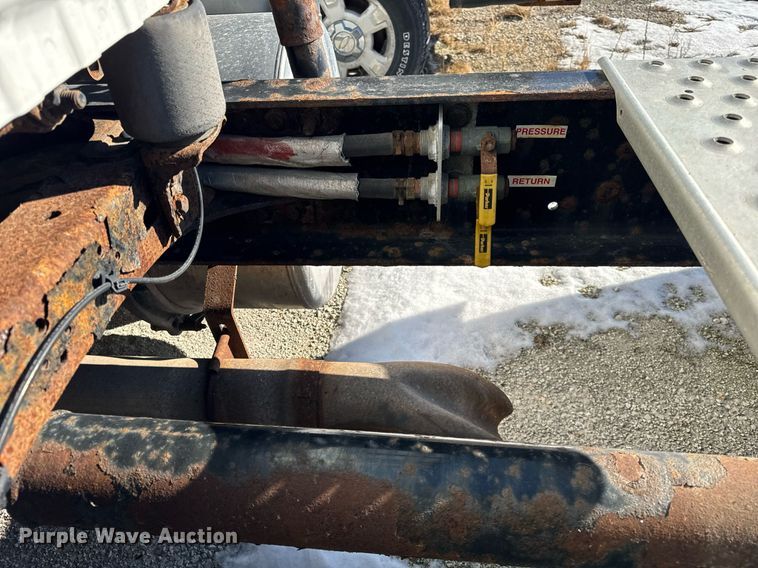 image for item DH9763 2014 Freightliner Cascadia semi truck