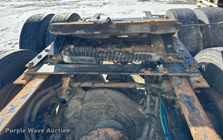 image for item DH9763 2014 Freightliner Cascadia semi truck