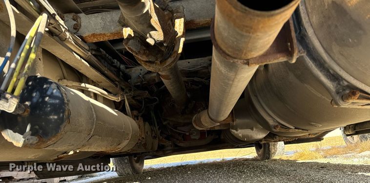 image for item DH9763 2014 Freightliner Cascadia semi truck