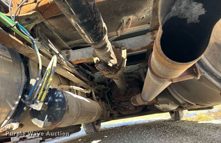 image for item DH9763 2014 Freightliner Cascadia semi truck