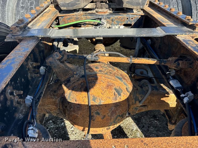 image for item DH9763 2014 Freightliner Cascadia semi truck