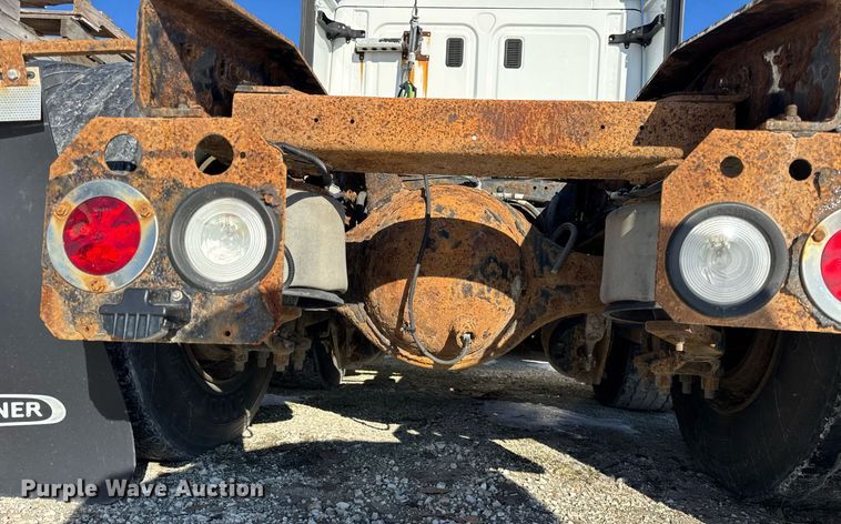 image for item DH9763 2014 Freightliner Cascadia semi truck