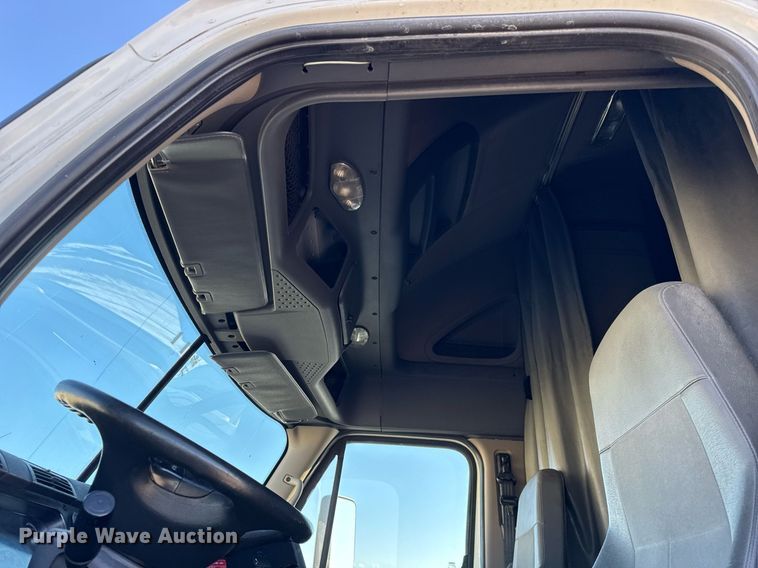 image for item DH9763 2014 Freightliner Cascadia semi truck