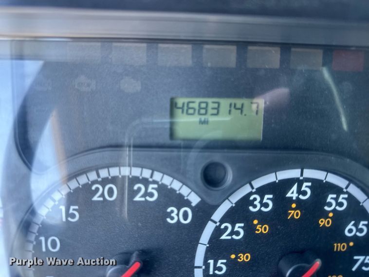 image for item DH9763 2014 Freightliner Cascadia semi truck