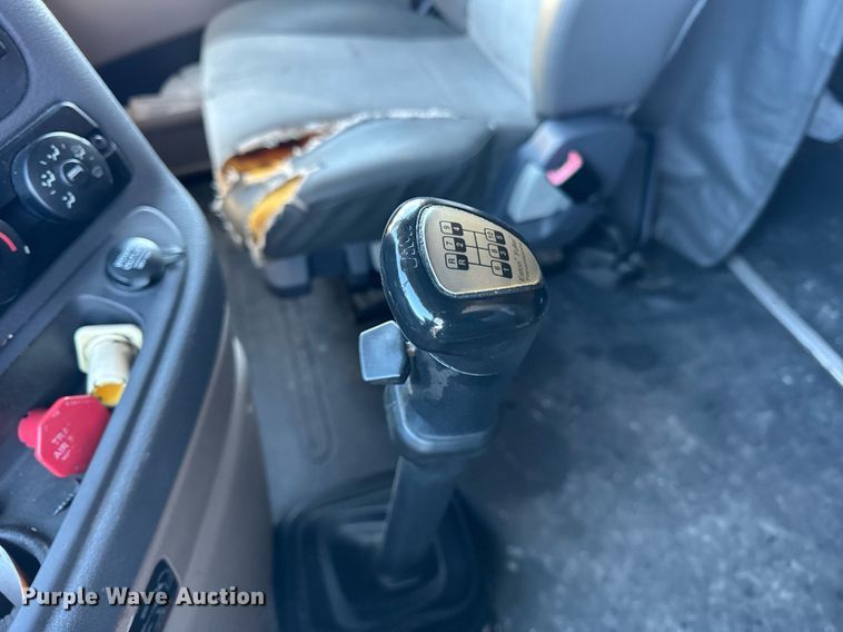 image for item DH9763 2014 Freightliner Cascadia semi truck