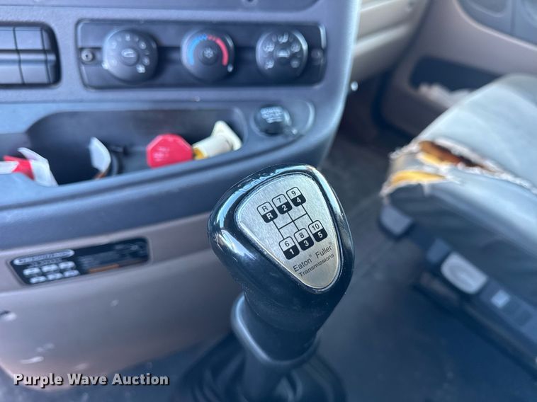 image for item DH9763 2014 Freightliner Cascadia semi truck