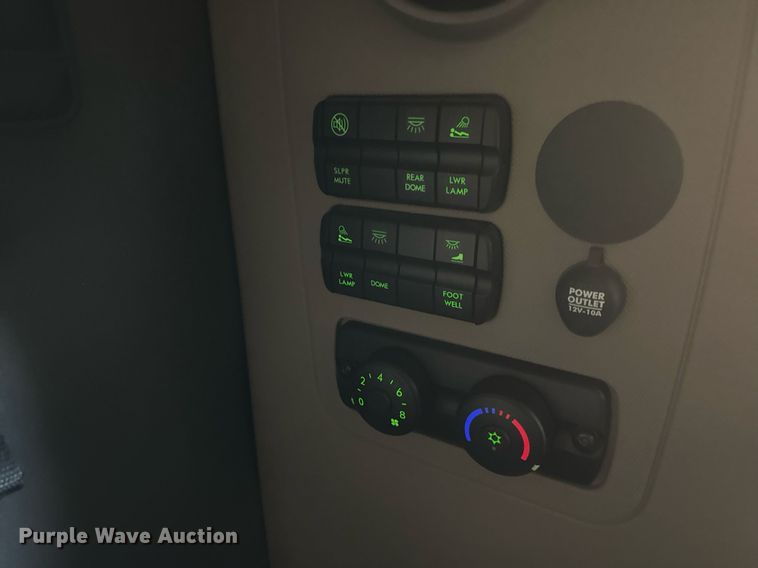 image for item DH9763 2014 Freightliner Cascadia semi truck