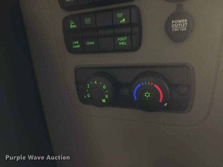 image for item DH9763 2014 Freightliner Cascadia semi truck