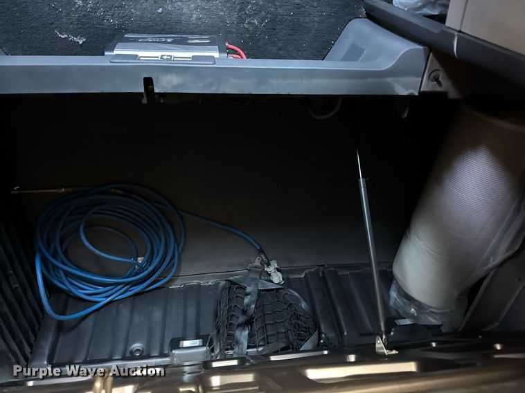 image for item DH9763 2014 Freightliner Cascadia semi truck