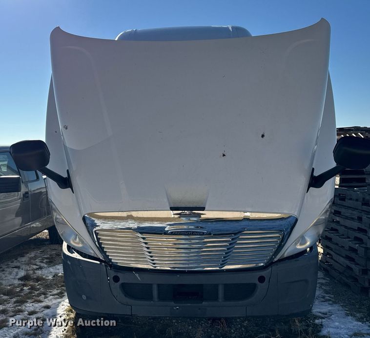 image for item DH9763 2014 Freightliner Cascadia semi truck