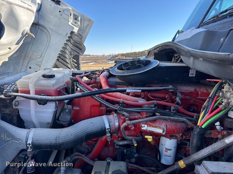 image for item DH9763 2014 Freightliner Cascadia semi truck