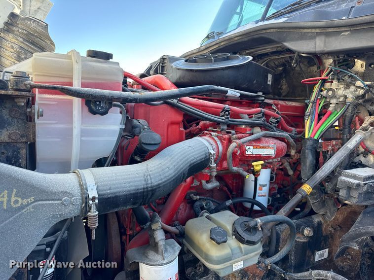 image for item DH9763 2014 Freightliner Cascadia semi truck