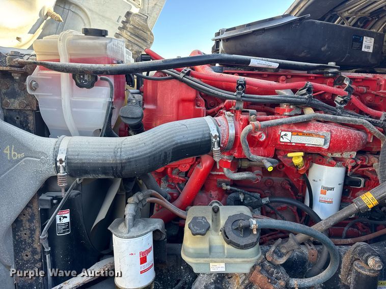 image for item DH9763 2014 Freightliner Cascadia semi truck