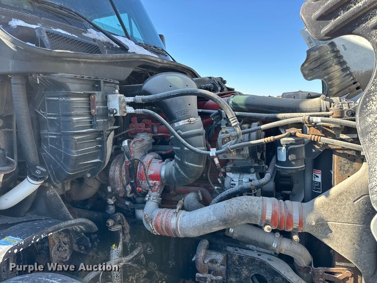 image for item DH9763 2014 Freightliner Cascadia semi truck