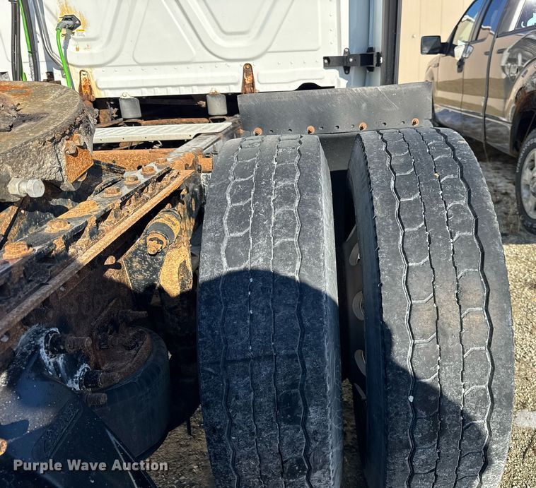 image for item DH9763 2014 Freightliner Cascadia semi truck