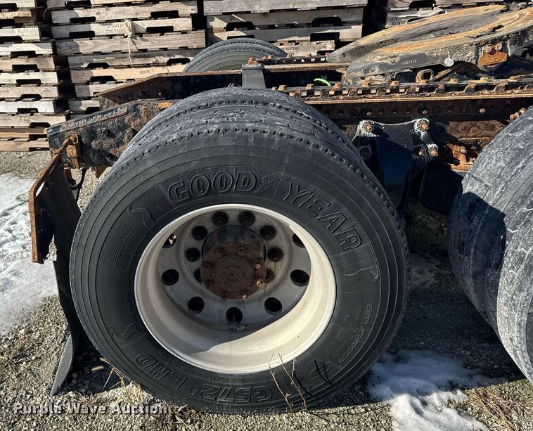 image for item DH9763 2014 Freightliner Cascadia semi truck