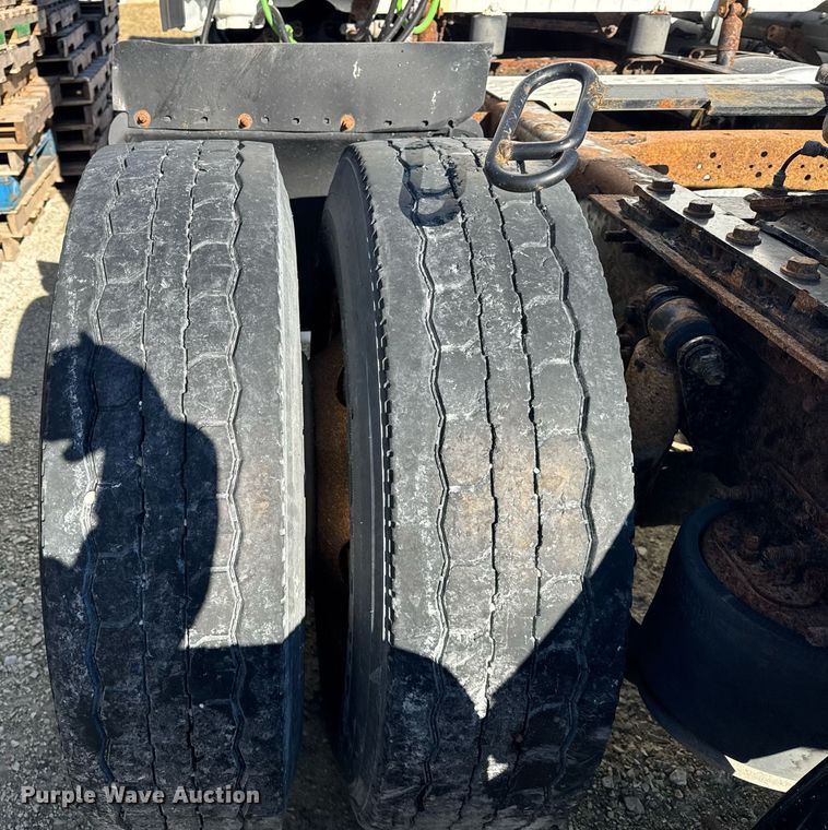 image for item DH9763 2014 Freightliner Cascadia semi truck