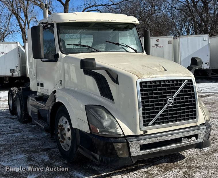 image for item DH9776 2012 Volvo VN Series semi truck