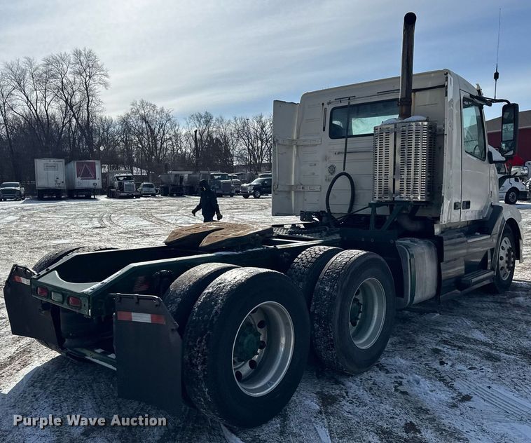image for item DH9776 2012 Volvo VN Series semi truck