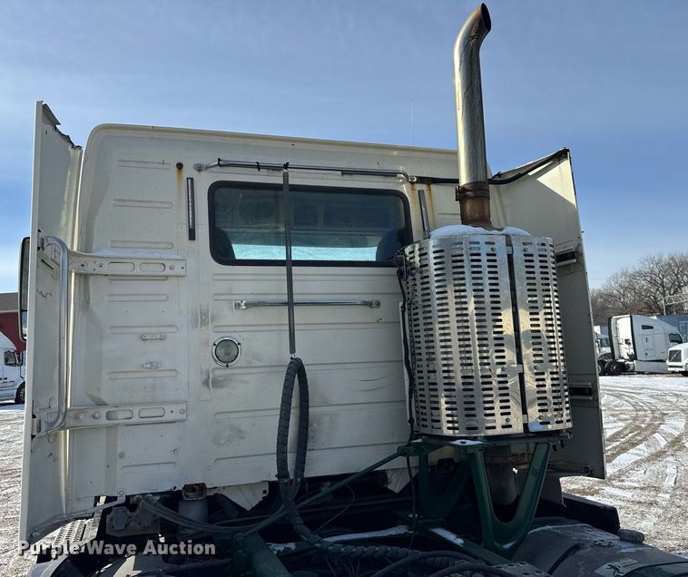 image for item DH9776 2012 Volvo VN Series semi truck