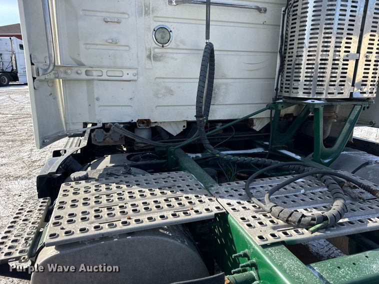 image for item DH9776 2012 Volvo VN Series semi truck