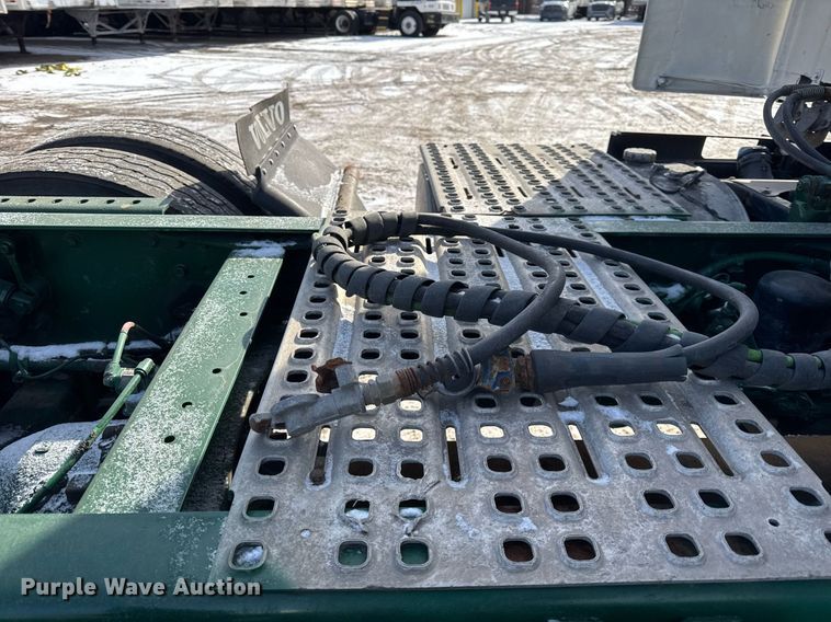 image for item DH9776 2012 Volvo VN Series semi truck