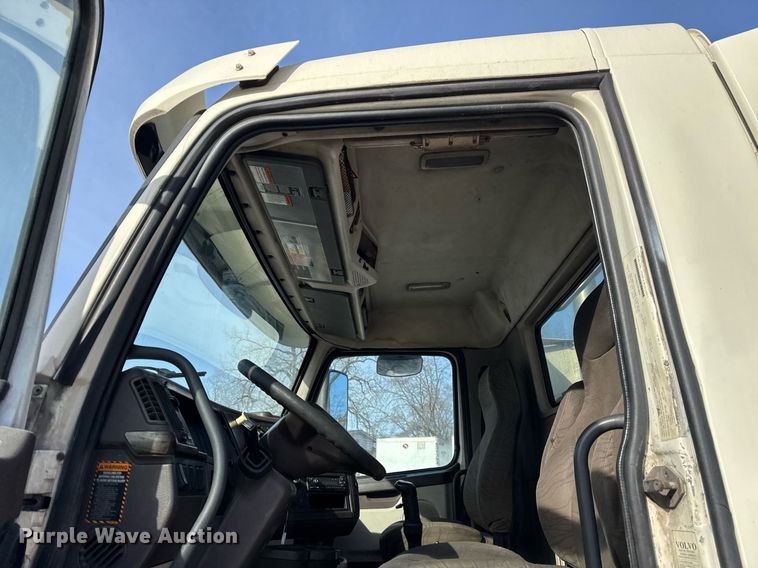 image for item DH9776 2012 Volvo VN Series semi truck