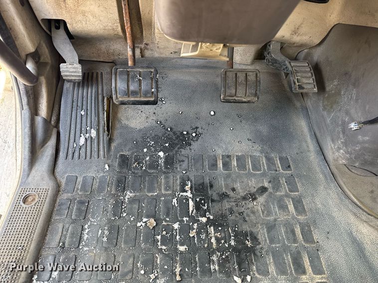 image for item DH9776 2012 Volvo VN Series semi truck