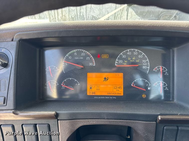 image for item DH9776 2012 Volvo VN Series semi truck