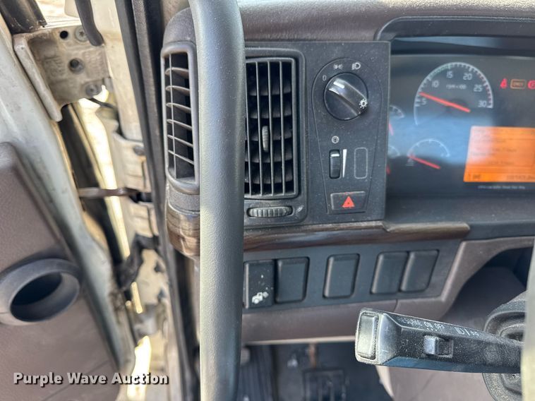 image for item DH9776 2012 Volvo VN Series semi truck