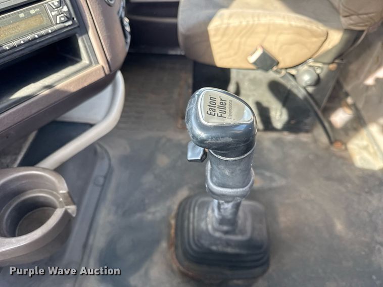 image for item DH9776 2012 Volvo VN Series semi truck