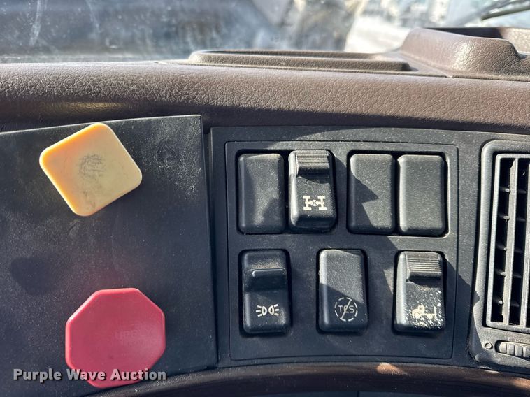 image for item DH9776 2012 Volvo VN Series semi truck