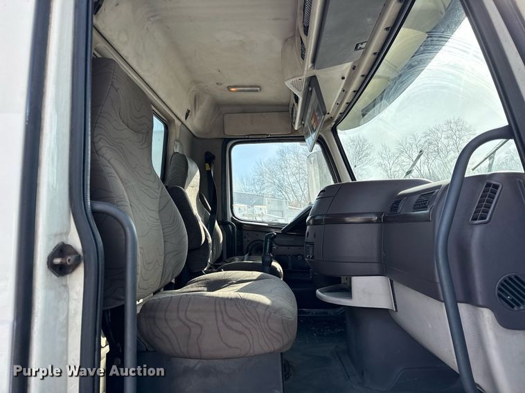 image for item DH9776 2012 Volvo VN Series semi truck