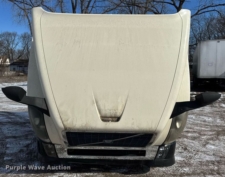 image for item DH9776 2012 Volvo VN Series semi truck