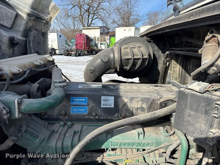 image for item DH9776 2012 Volvo VN Series semi truck