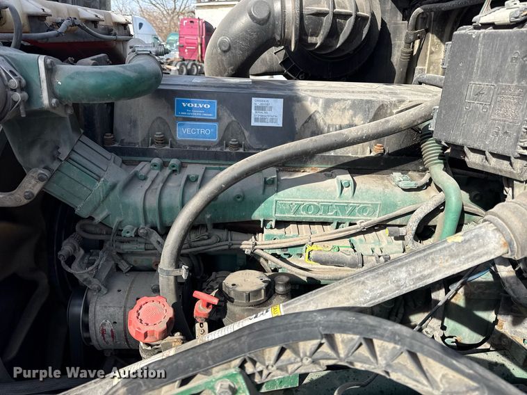 image for item DH9776 2012 Volvo VN Series semi truck