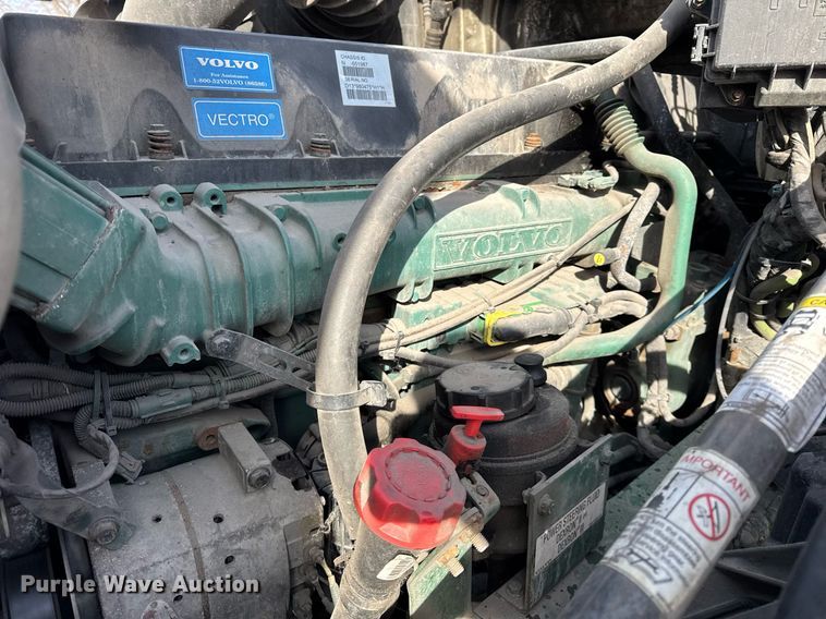 image for item DH9776 2012 Volvo VN Series semi truck