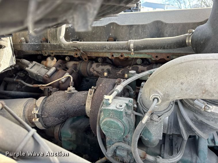 image for item DH9776 2012 Volvo VN Series semi truck