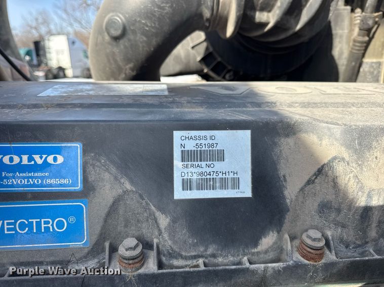 image for item DH9776 2012 Volvo VN Series semi truck