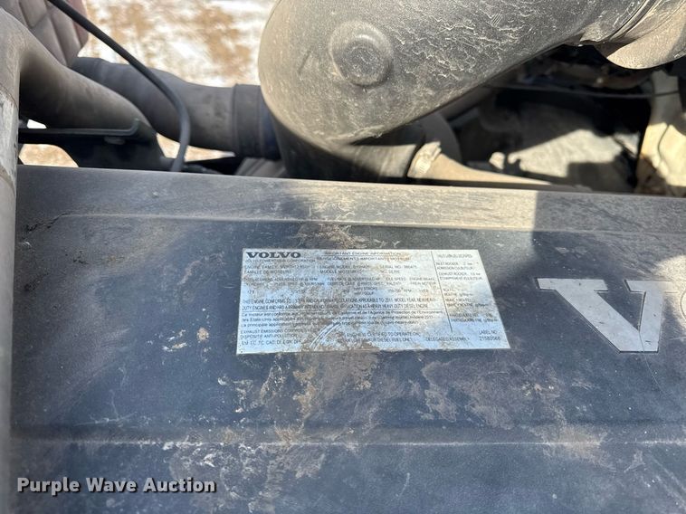 image for item DH9776 2012 Volvo VN Series semi truck