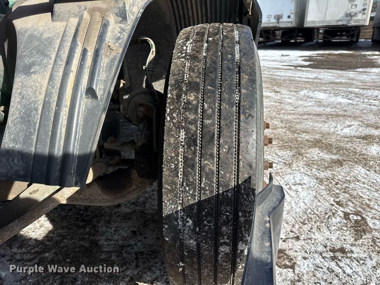 image for item DH9776 2012 Volvo VN Series semi truck