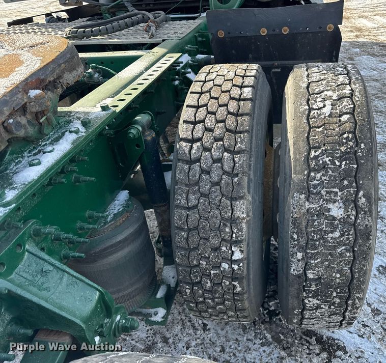 image for item DH9776 2012 Volvo VN Series semi truck