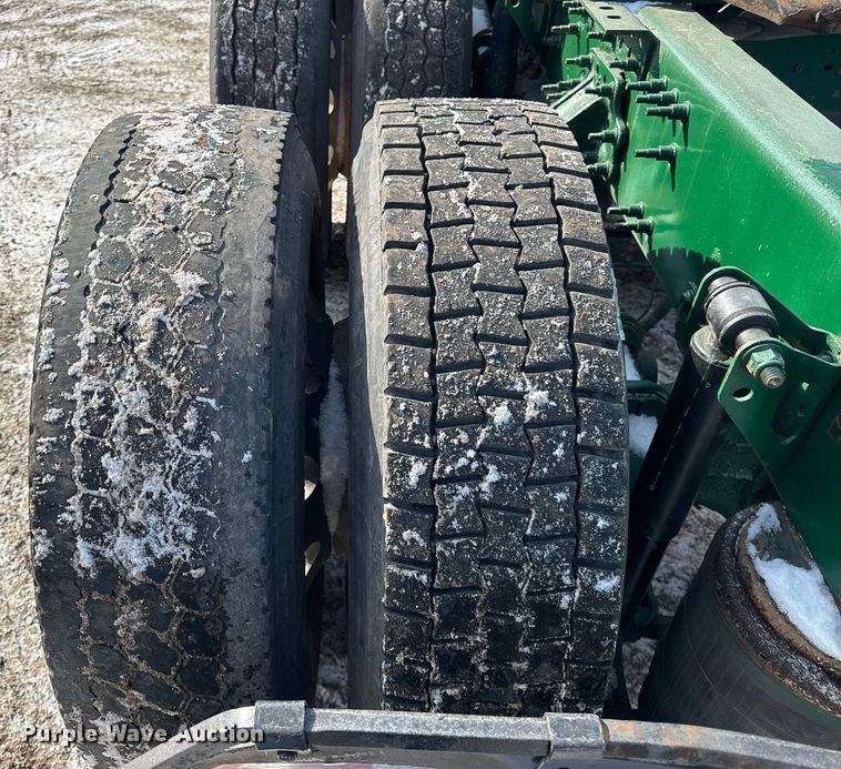 image for item DH9776 2012 Volvo VN Series semi truck