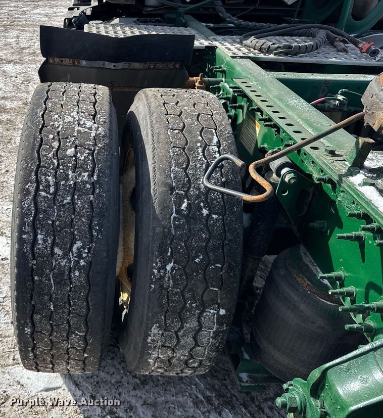 image for item DH9776 2012 Volvo VN Series semi truck