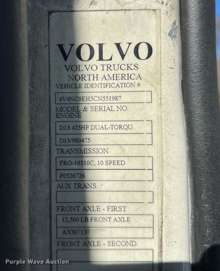 image for item DH9776 2012 Volvo VN Series semi truck